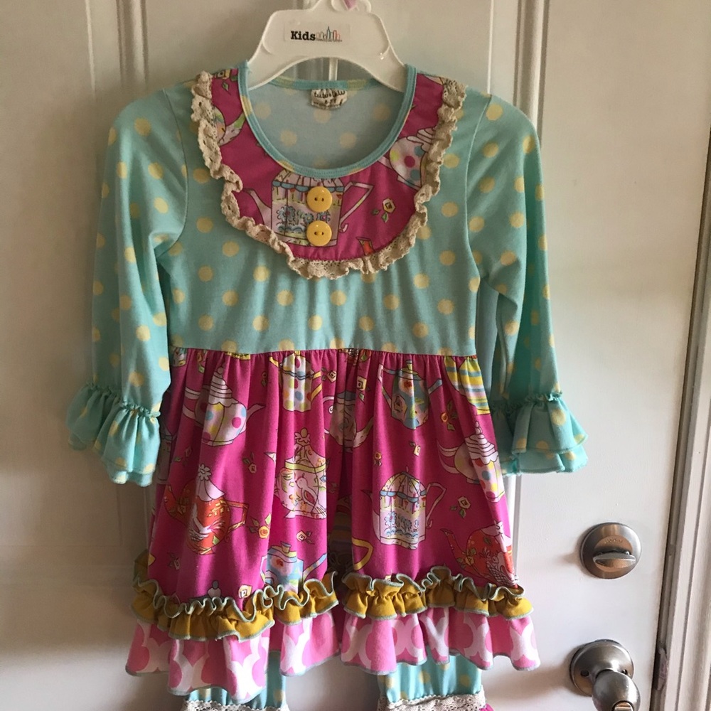 Adorable, fun, ruffle outfit for girls - size 6-7